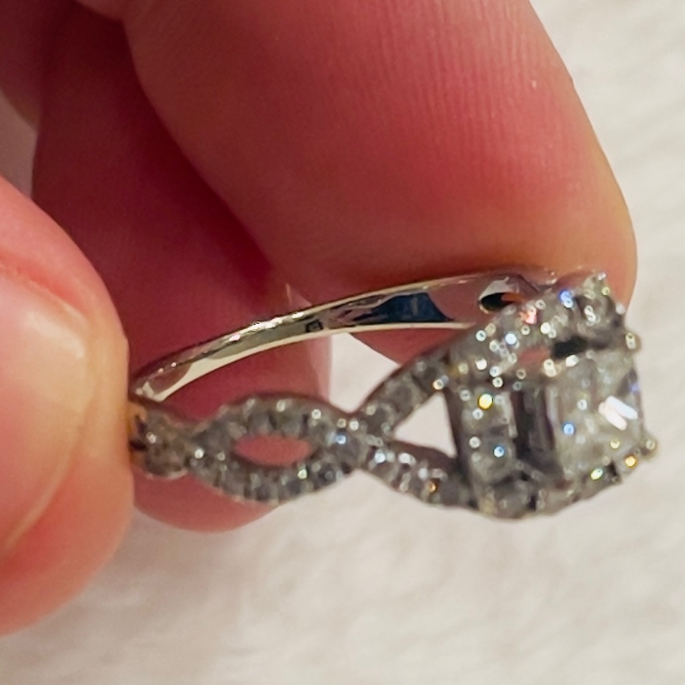 14kt White Gold Diamond Bridal Set - Picture 4 of 11